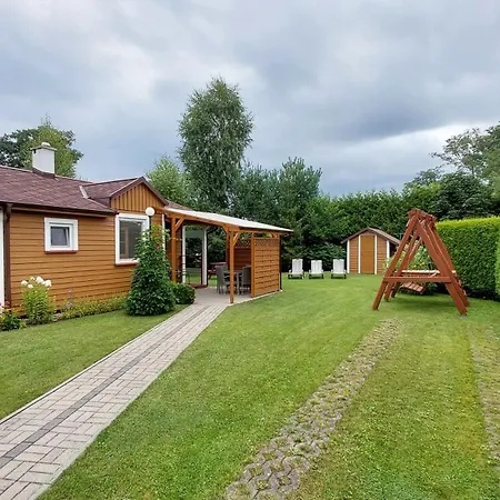 Drewniany Na Wiejskiej Semesterpark Lubiatowo (Pomerania)