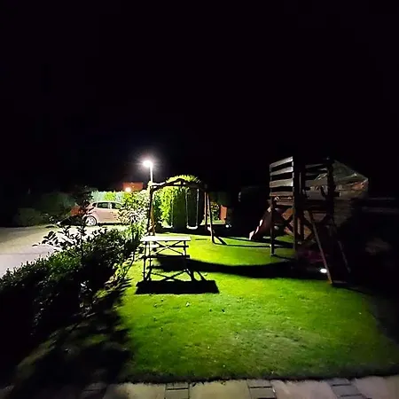Drewniany Na Wiejskiej ルビャトボ